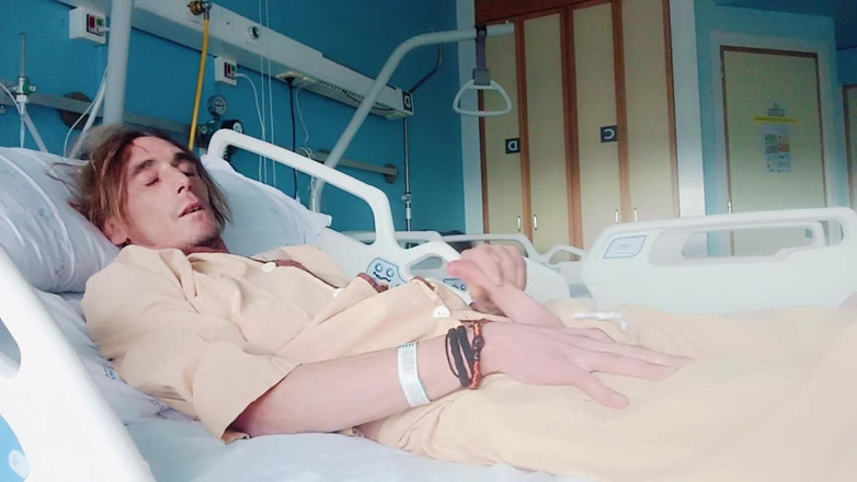 Culopeke: Un ragazzo in ospedale apre il culo e mangia sperma