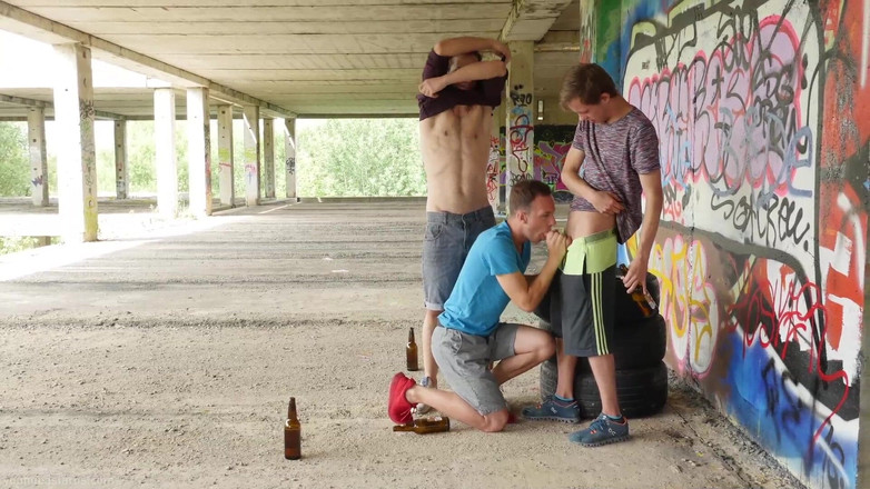 Kinky Twink: Невдаха отримує два голих стояки