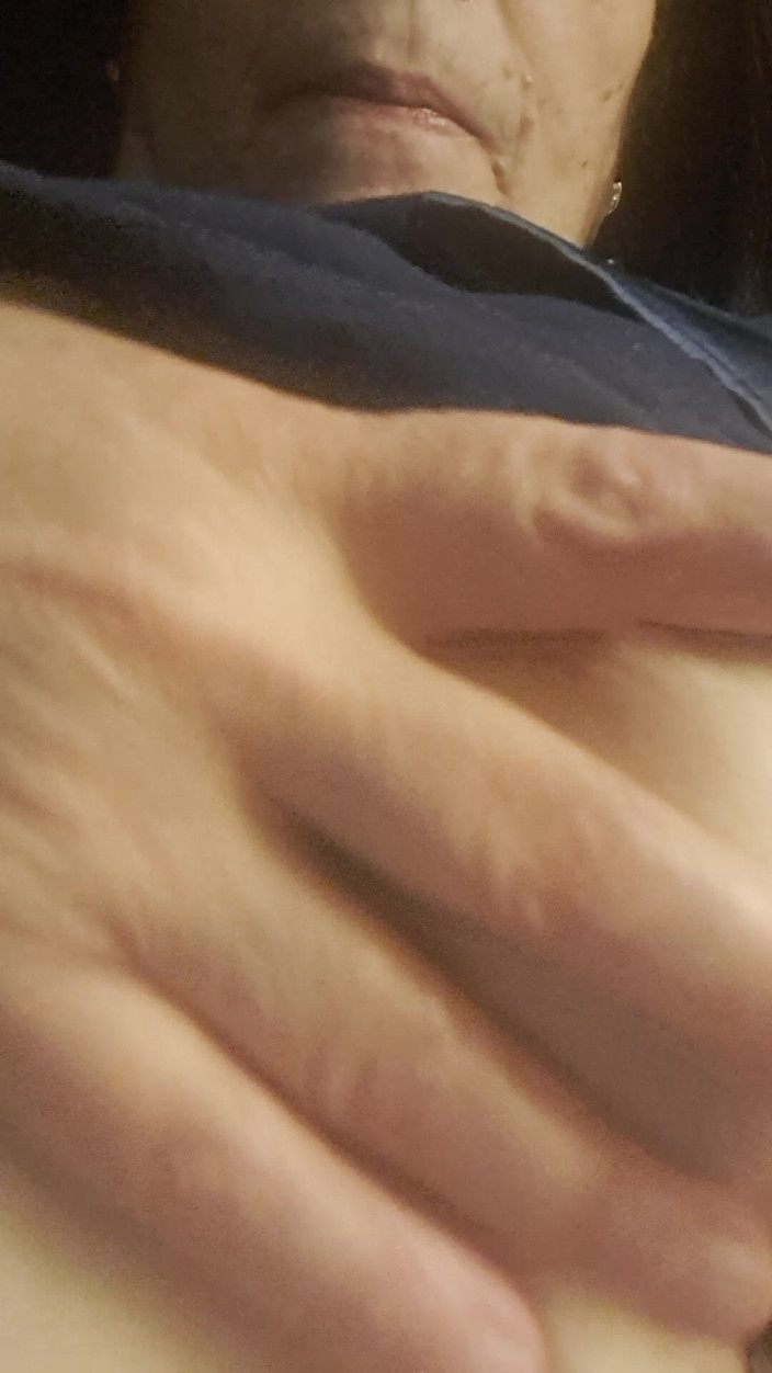 Mommy big hairy pussy: Macecha má vymačkaná prsa