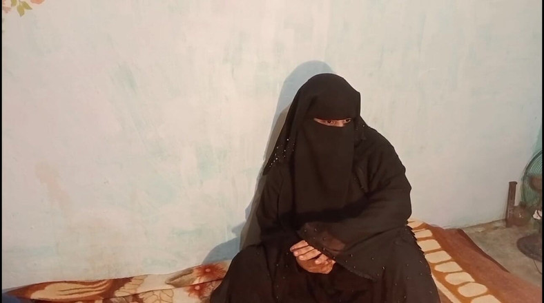 Gulaab: Tante seksi india berhijab lagi asik ngentot memeknya