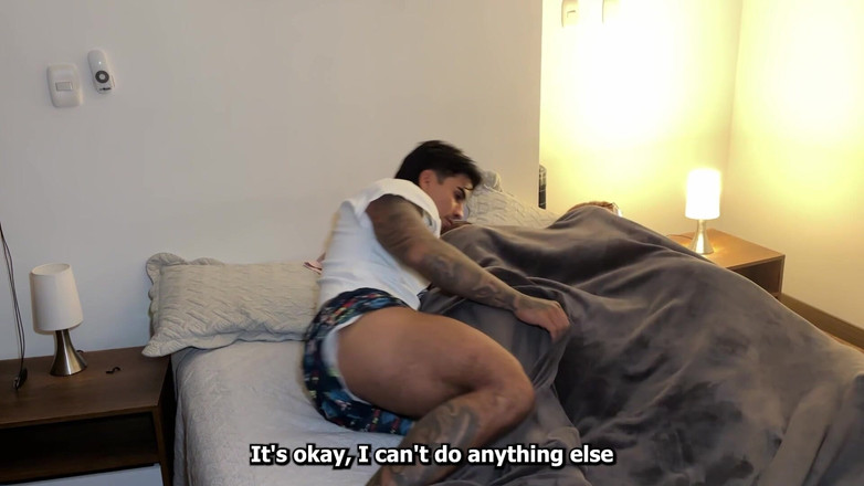 ChristianChauxx: Adik tiri saya pecah ke dalam bilik saya dan saya...