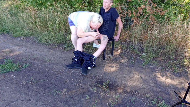 Zona901: Мачеха сосет мой хуй в парке на скамейке, пока я не кончу