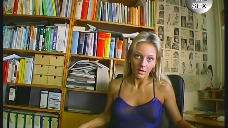 Vintage Fetish: Orgasm cu fetiș cu vid pervers al unei gagici blonde în...