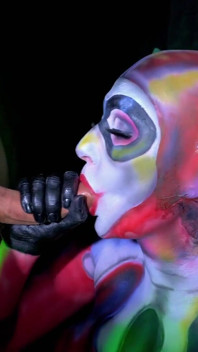 Harley Quinn dá a Puddin a melhor bodypaint bj