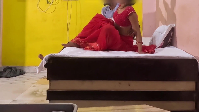 Hot Girls Indian: Gorąca Bhabhi w Czerwonym Saari zerżnięta w innym stylu