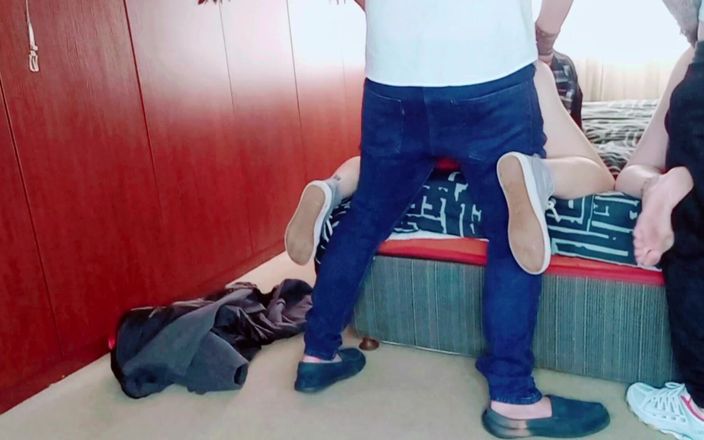 Mysticbabe8: Sex în patru cu parteneri care se nătăresc la jumătatea drumului