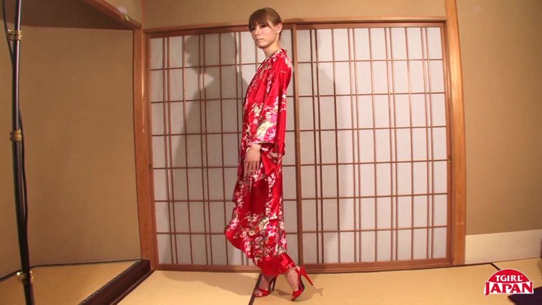 Tgirl Japan: Japanisches mädchen lisa streichelt ihren harten schwanz