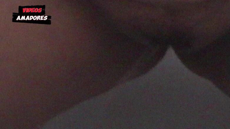 Amateurs videos: 丰满的金发女郎在浴室里撒尿