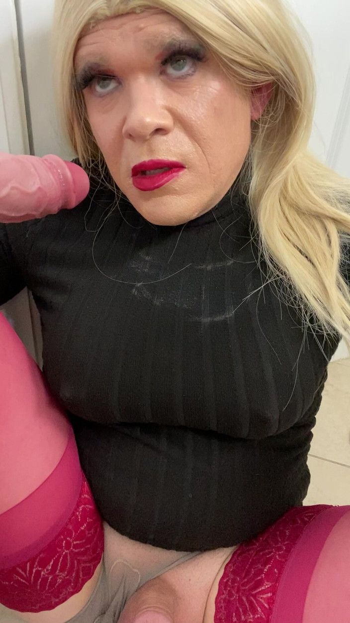 MadisonCD2025: Maricas transgênero sexy femboy crossdressing cadela chupa pau e fala...