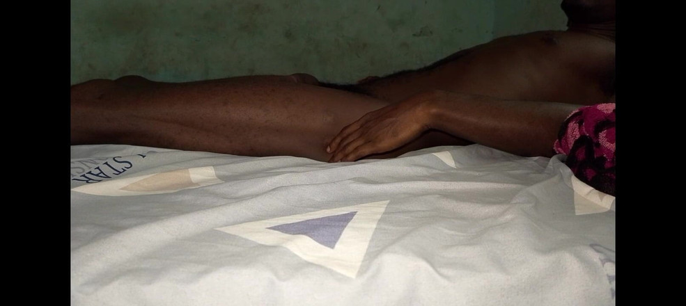 Masturbator emmy: Sólo rychlovka s mojí postelí ve druhé místnosti