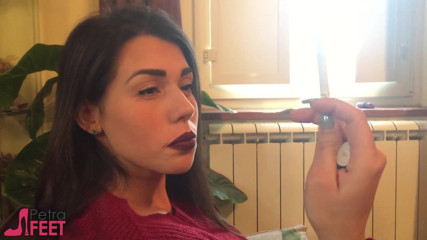 Smokin Fetish: बहुत सुन्दर काले बाल वाली लड़की के साथ सिगार धूम्रपान करना