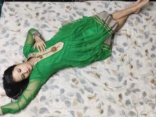 Shabnam Bhabhi: Tetas naturales hermosa ama de casa india comprometida en sexo...