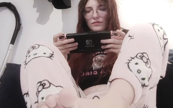Softbrattypuppy: Cum at My Feet While I Ignore You