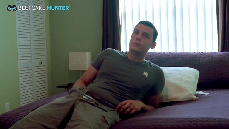 Beefcake Hunter: Ентоні вперше трахає хлопця