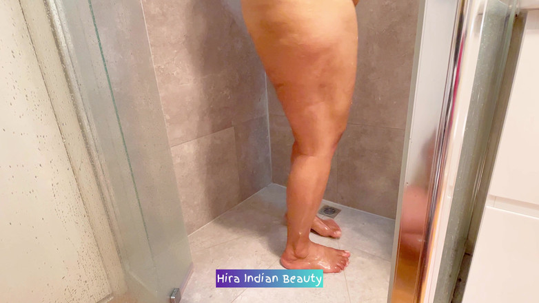 Hot 365 Entertainments: Kunst des neckens von indischer MILF Hira erotische Dusche - muschi...