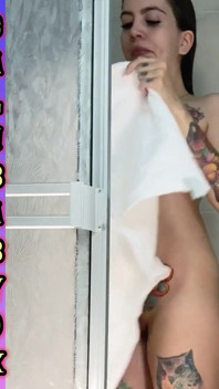 Calibaby9x, massage savonneux sous la douche, twerk, fétiche