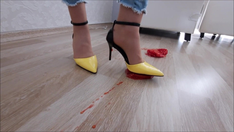 Goddess Lina: Göttin Lina tomaten zerquetschen