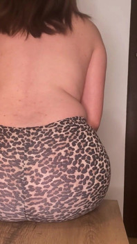 Wildes Ding: Leoparden-leggings, furzen wie ein biest