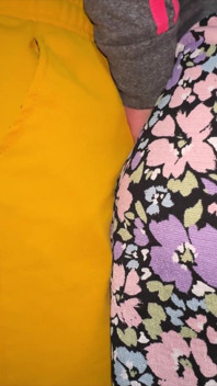Wanita berpantat besar menyentuh zakar orang asing secara tidak sengaja dan dihidupkan