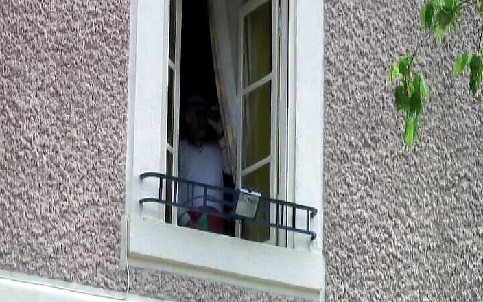 Videos Francaises: Una chica super delgada de Francia por dos pollas gruesas