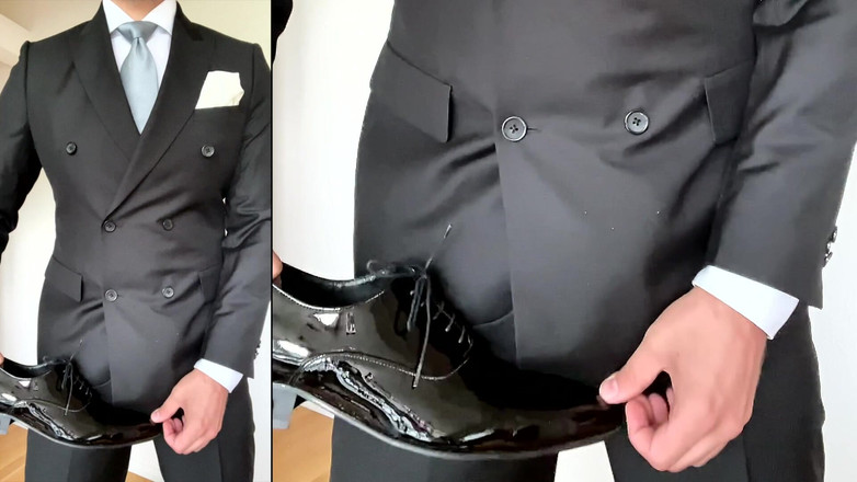 Master Shiny Shoes: Mann Im Anzug Wichst Auf Lackschuhe