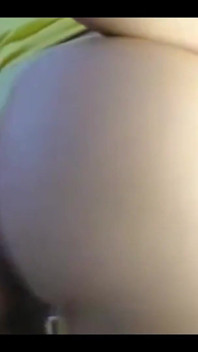 Remaja Sexydea berkelip buah dada pada kamera web langsung