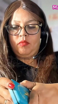 Brezilyalı iri güzel kadın orta yaşlı seksi kadın tanrıça vaping iqos iş başında