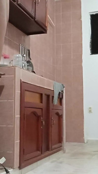 Maman BBW dans la cuisine montre ses seins et son string