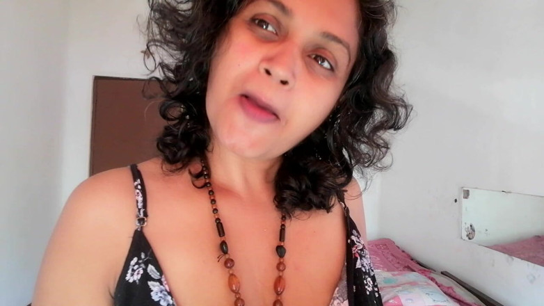 Tina Baby: Preparándose para chupar la polla gigante del suegro