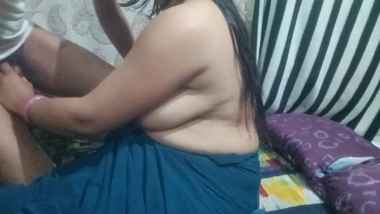 BendableFog5: Calda indiana solitaria bhabhi è stato eccitato e poi se ne è...