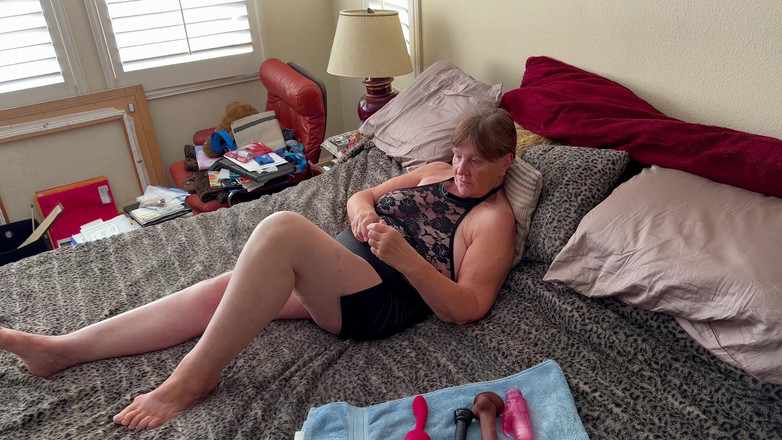 Carmen Angel: Compilação de prazeres quentes de masturbação solo da vovó Carmen