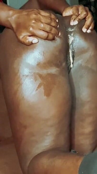 मैंने अपनी सौतेली बहन को उछलते हुए पकड़ा कि गांड नस्केड जबकि कोई भी घर पर नहीं था इसलिए हमने फैसला किया कि हम गांड चुदाई की कोशिश करेंगे
