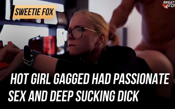 Sweetie Fox: Gorąca dziewczyna zakneblowana uprawiała namiętny seks i głębokie ssanie penisa
