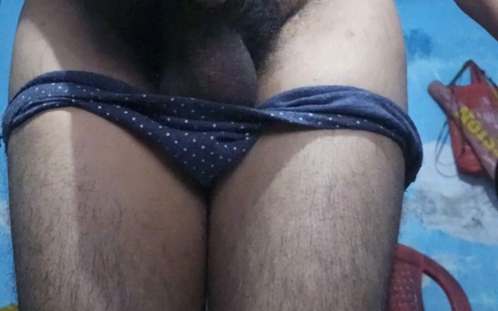 Lustyizlife: Geile travestiet femboy met phimosis lul aftrekken en strelen tot...
