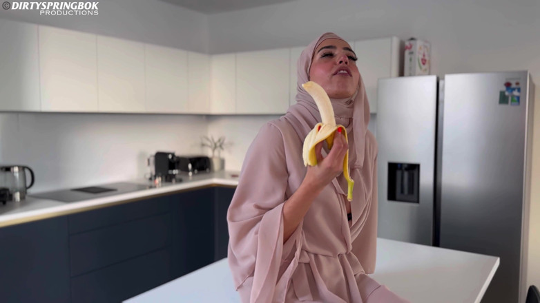 Aaliyah Yasin: Chica musulmana hambrienta la rompe rápido con bbc