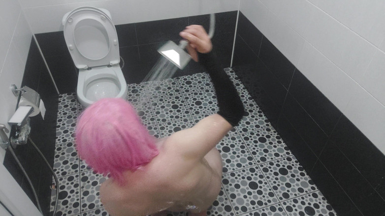 Kitty_Cross: Дупа транссексуала, біле смачне пишне тіло фліртує на підлозі ванної кімнати