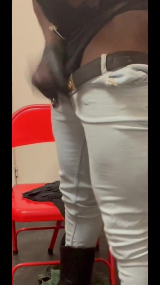 Brodyjayrichardson: Black Bodybuilder Smoking, Posing, Muscle Flexing &amp;.Cumming