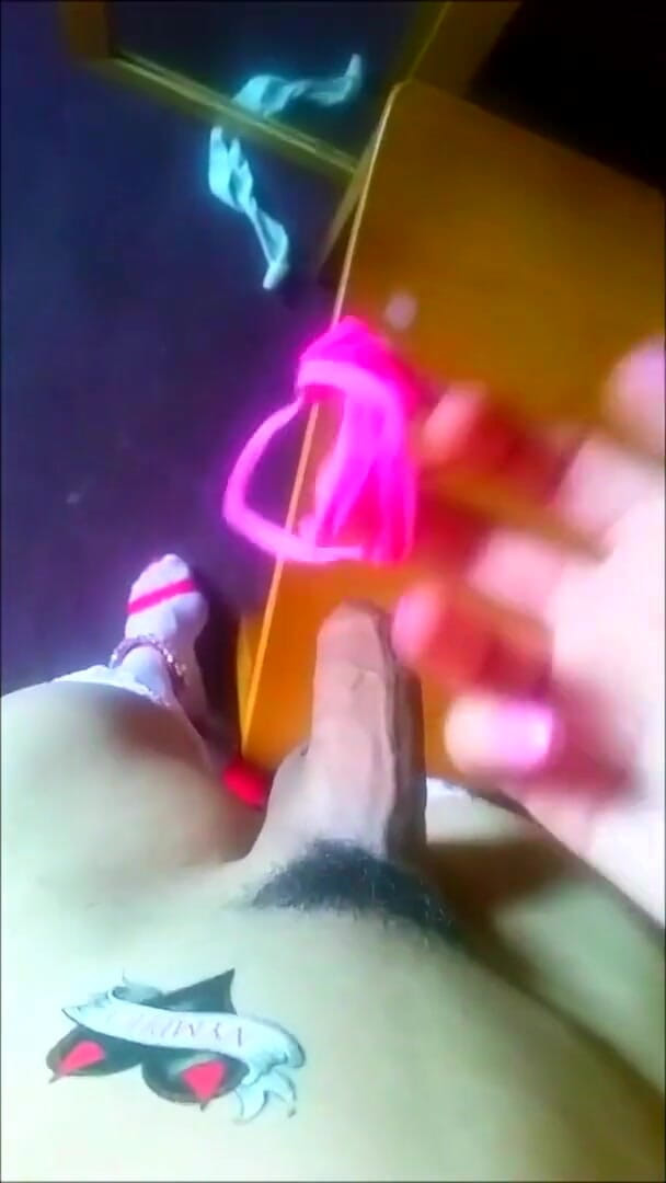 KittyHot: Sissy crossdresser škádlení a stříkání