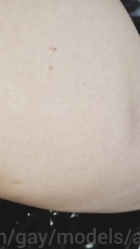 Fântâni de spermă Twink de la un futai sălbatic de incitant cu dovlecei, vinete și pula tatălui! Sex în grup exclusiv!
