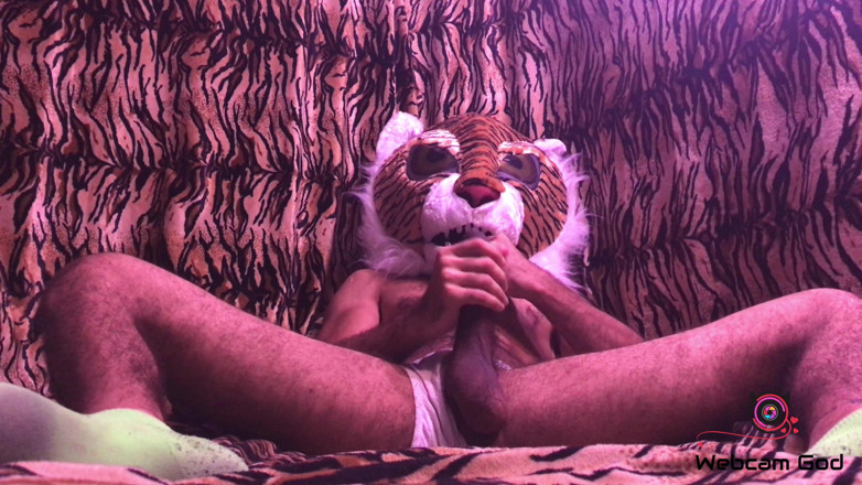 Arthur Eden aka Webcam God: Pénis tigre (épisode 2) (4 k)