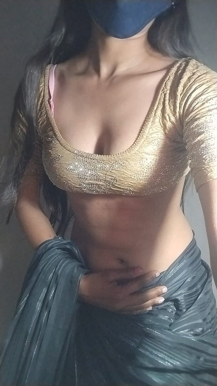 YOURANSU: Calda moglie shari desi si spoglia da sola