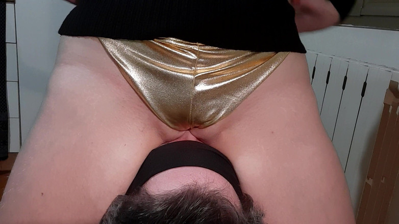 goddess82: おまんこの下に目隠し奴隷!4K!