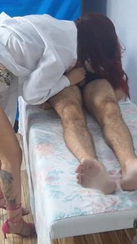 기혼 마사지사가 고객을 발기시키고 남긴다!