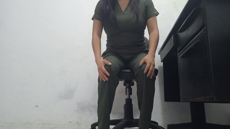 NEGRITA SEXY: Suster nakal ini ngasih perawatan spesial sama kliennya yang berusia 60...