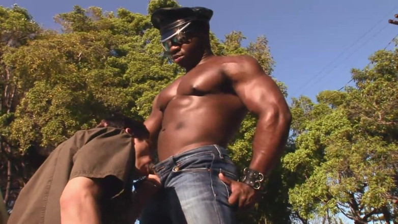 Gay 4 Pleasure: Muscly black man fucks a submissive white boy