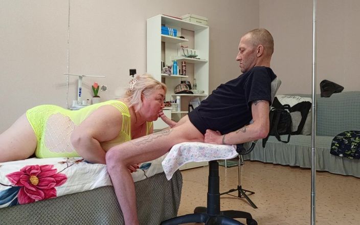 Zona901: Přítel saje velkou část horkého spermatu z ptáka a polyká to