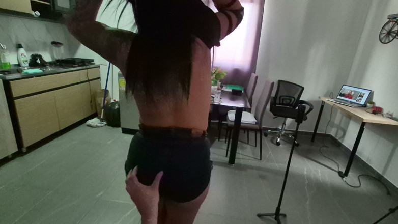 Hot Latina TV: Giovane donna colombiana fa sesso senza preservativo per la prima...