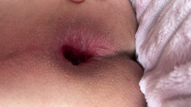 Blue Sasha: Gape Anus for Big Dildi