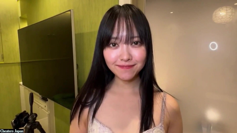 Temptation: 미소 짓는 복종하는 미녀