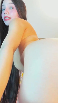 私の膣は指で引き裂かれたい